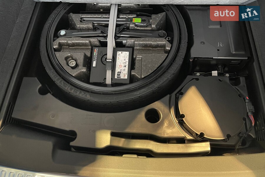 Audi Q8 - фото 28