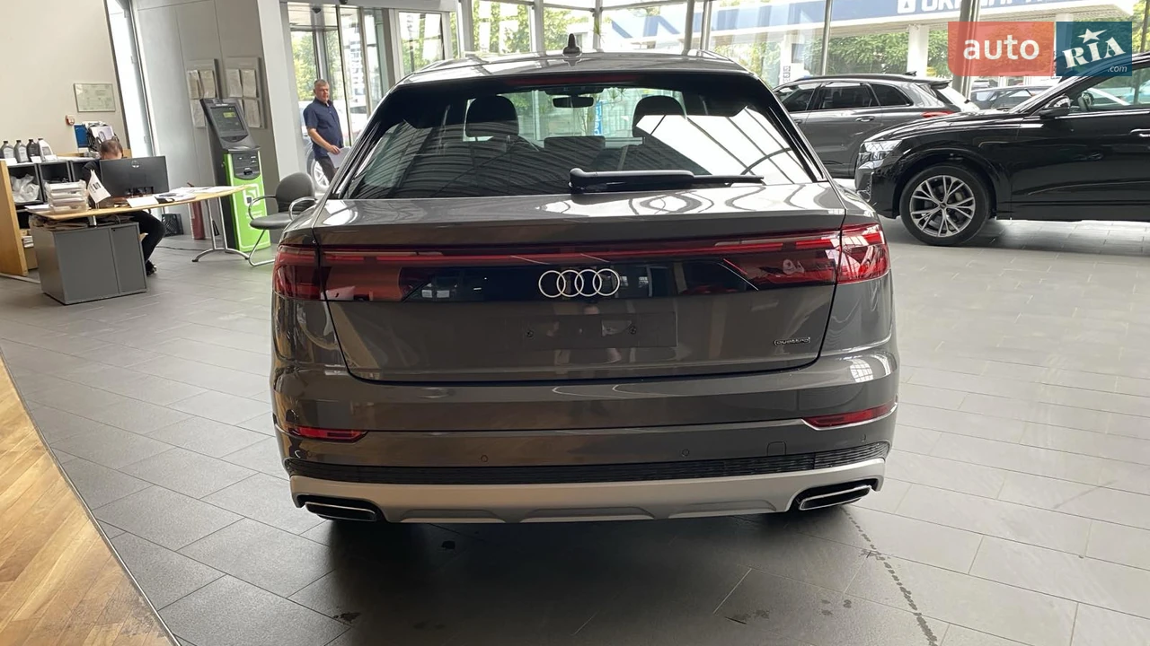 Audi-8
