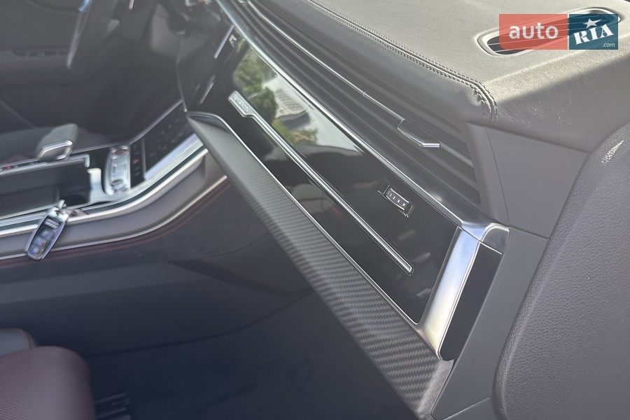 Audi RS Q8 - фото 31