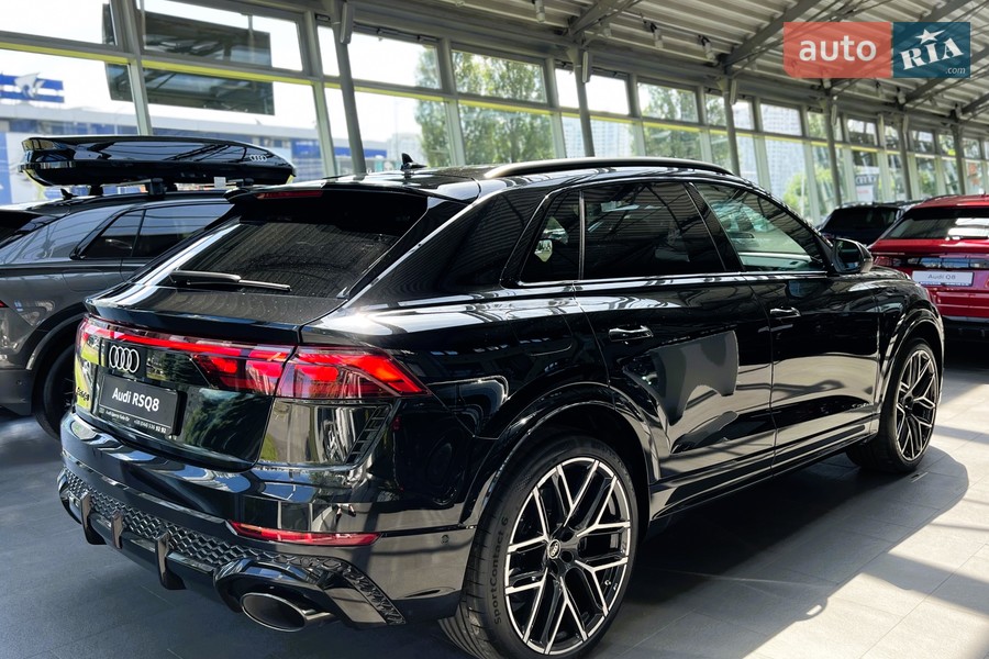 Audi RS Q8 - фото 7