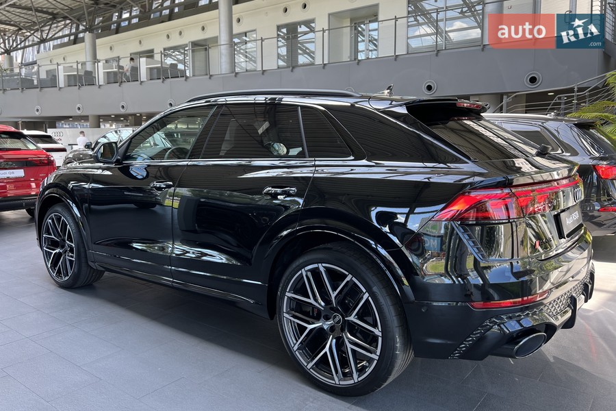 Audi RS Q8 - фото 9