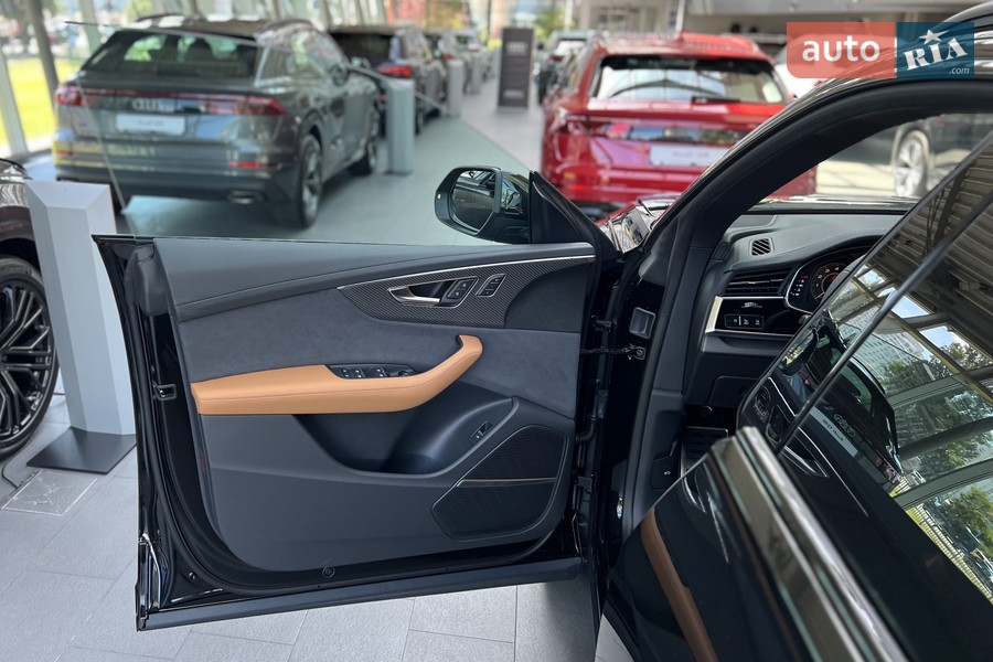 Audi RS Q8 - фото 14