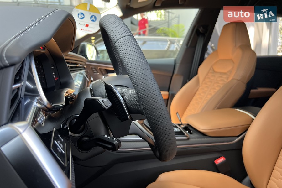 Audi RS Q8 - фото 15