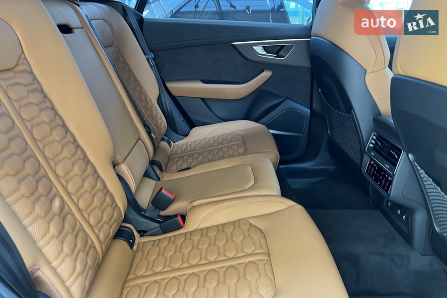 Audi RS Q8 - фото 16