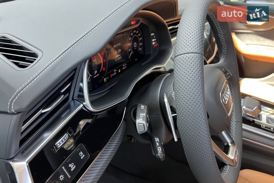 Audi RS Q8 - фото 18