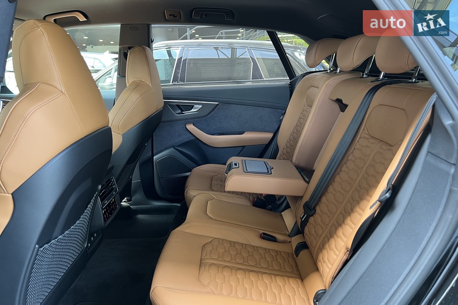 Audi RS Q8 - фото 28