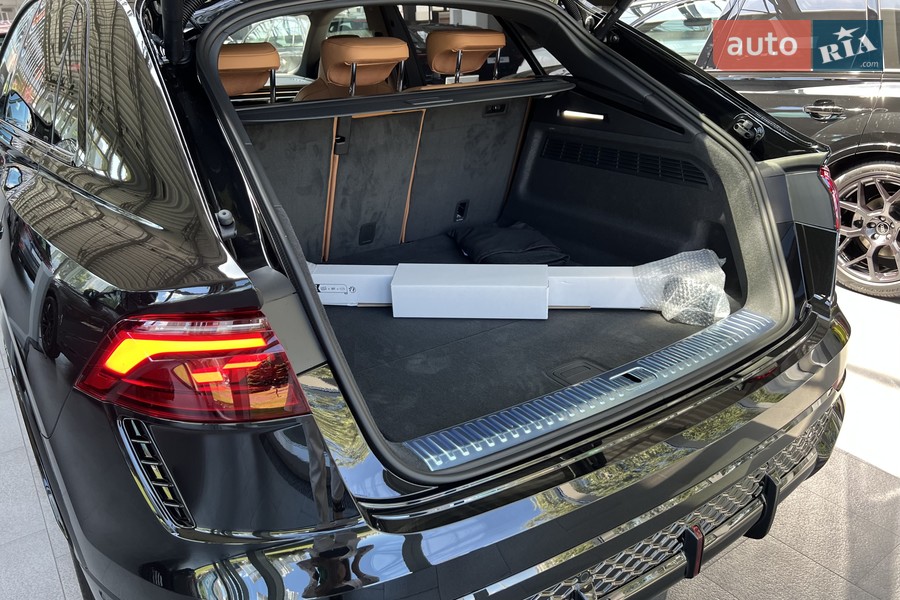 Audi RS Q8 - фото 12