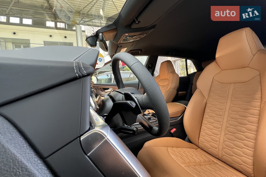 Audi RS Q8 - фото 30