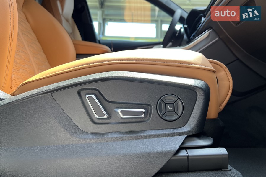 Audi RS Q8 - фото 35