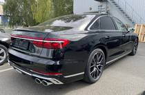 Audi S8 Base