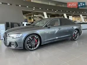 Audi S8