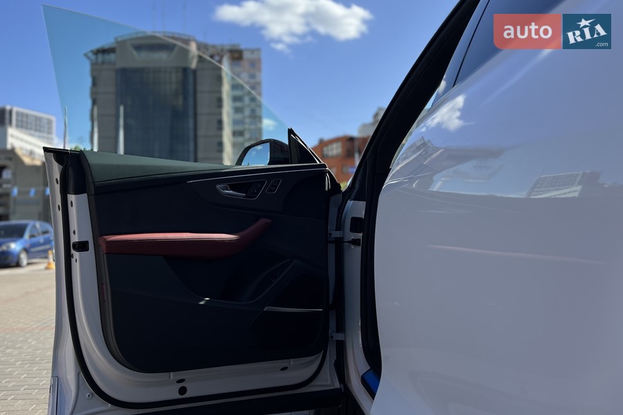 Audi SQ8 - фото 13