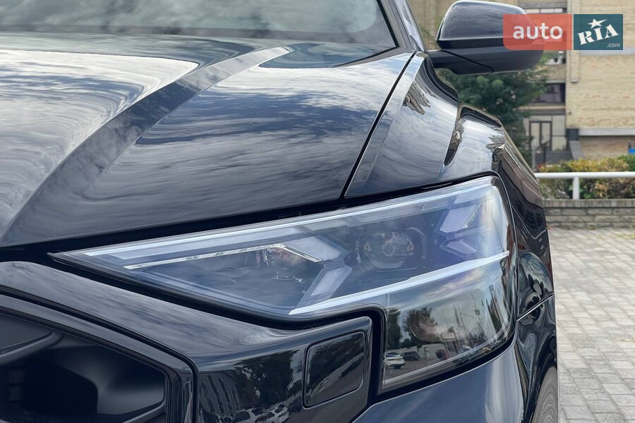 Audi SQ8 - фото 11