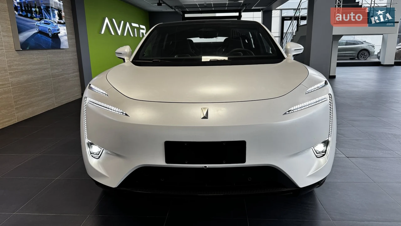 Avatr-4