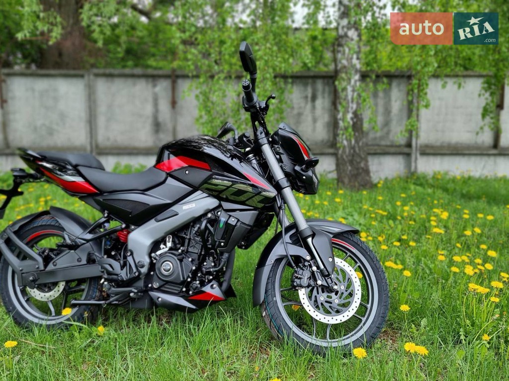 Новый Bajaj Pulsar 200 NS Base 2024 автосалона Мото KTM BAJAJ SYM - фото 1