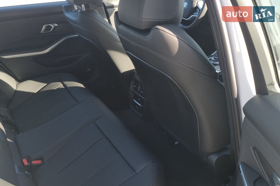 BMW 3 Series - фото 21