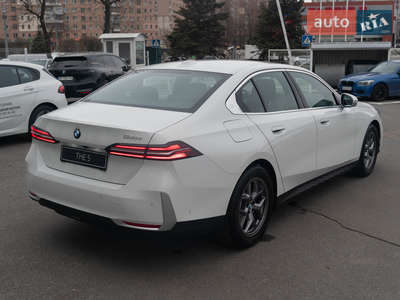 Новый BMW 5 Series 2024 - фото 3
