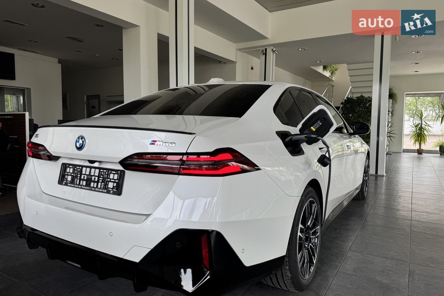 BMW i5 - фото 3