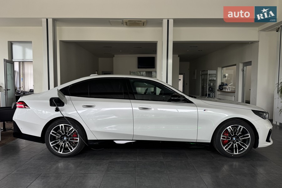 BMW i5 - фото 5