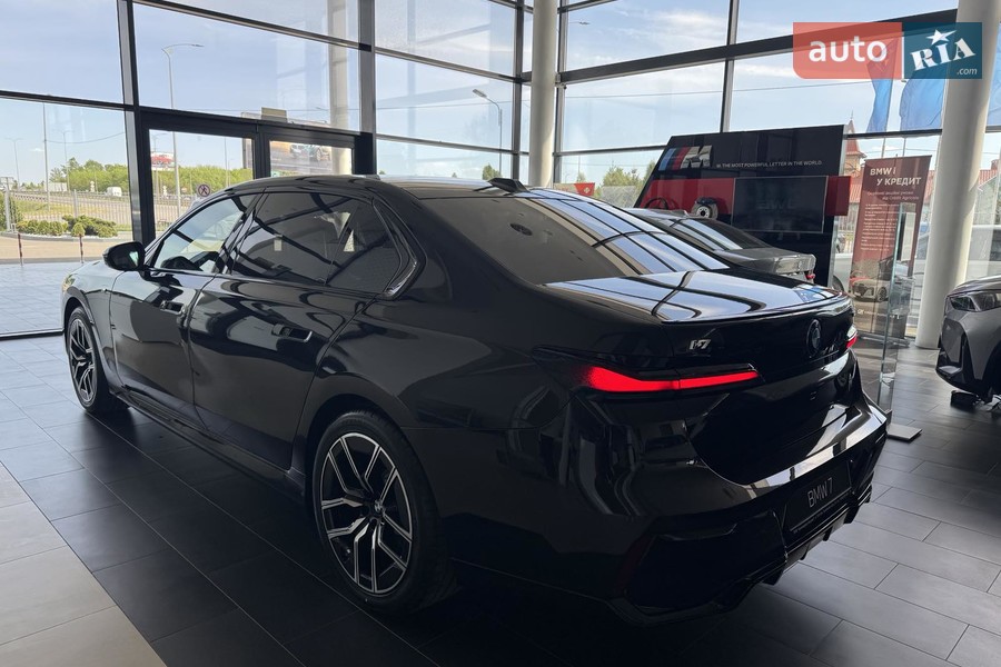 BMW i7 - фото 3