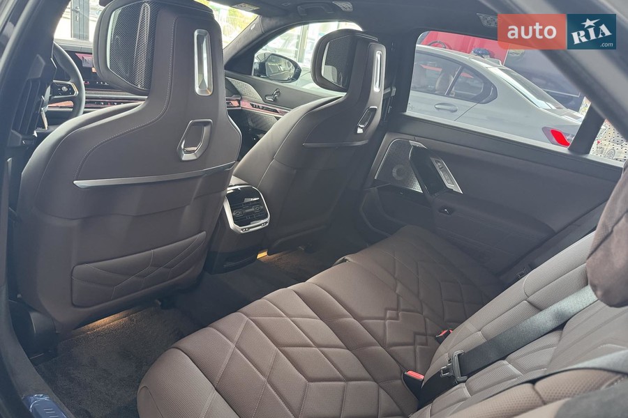 BMW i7 - фото 11