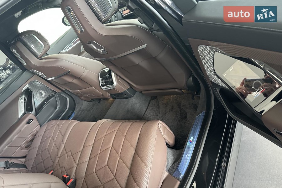 BMW i7 - фото 12