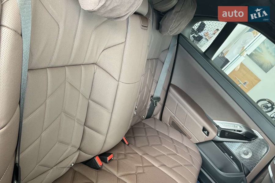 BMW i7 - фото 14