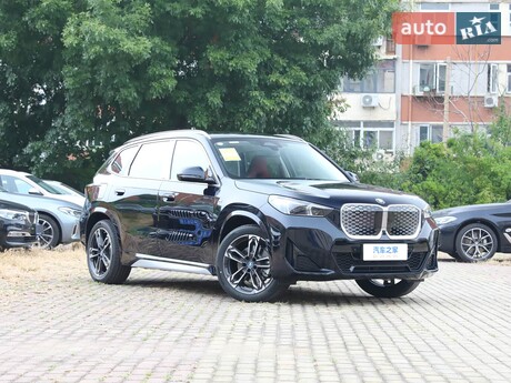 BMW iX1 2025