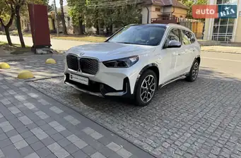 BMW iX1