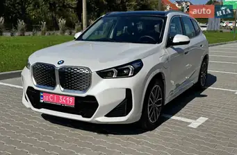 BMW iX1