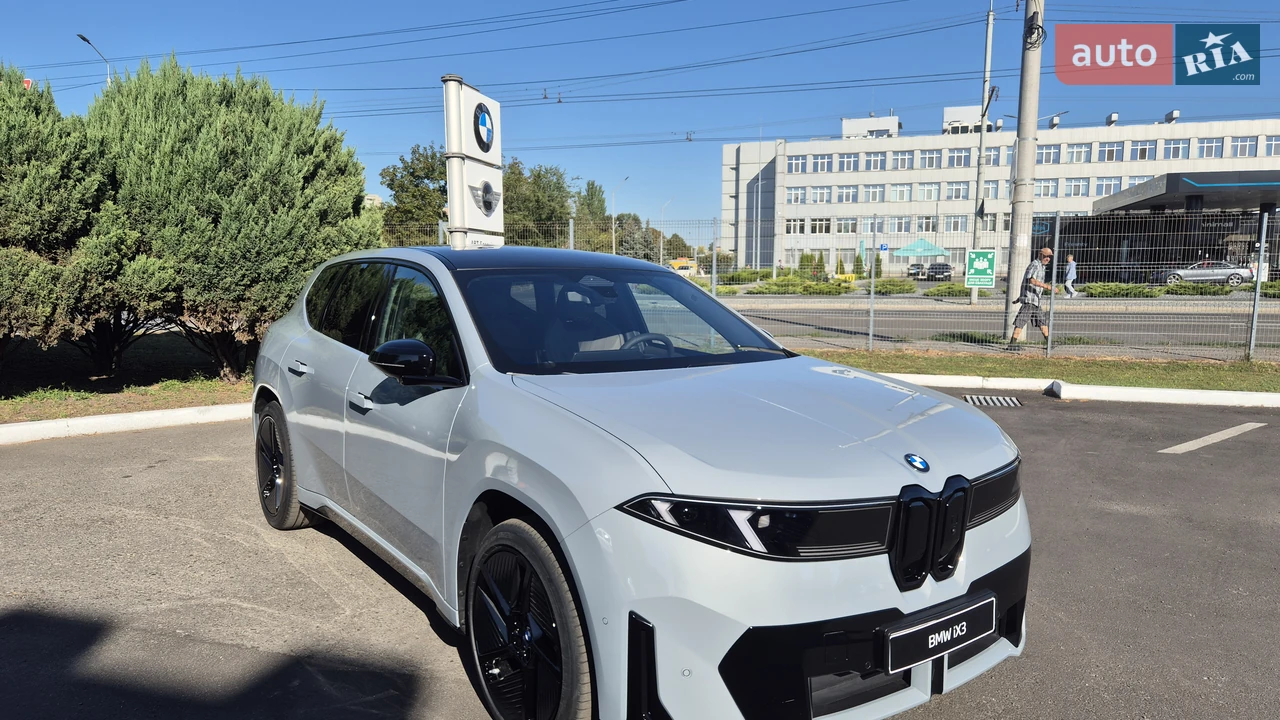 BMW iX3 Base