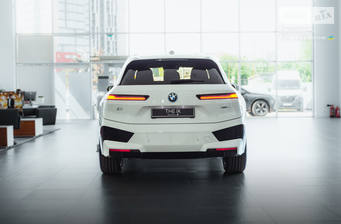BMW iX 2023 Base
