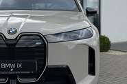 BMW iX Base