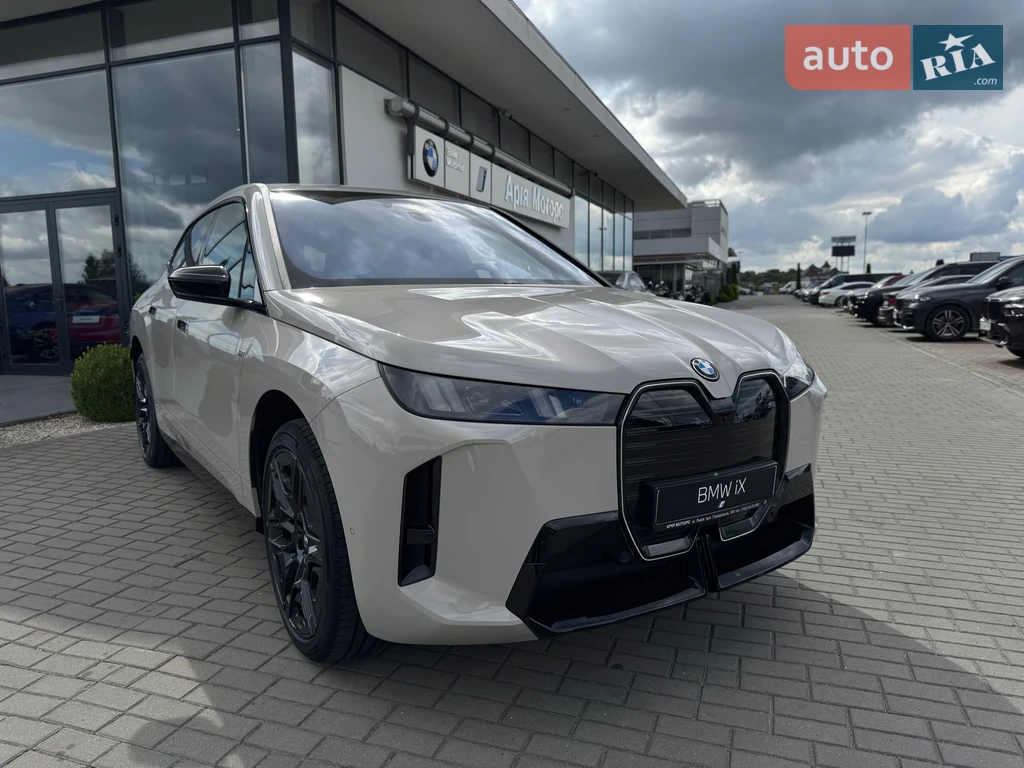 BMW iX Base