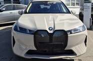 BMW iX Base