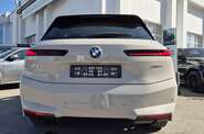 BMW iX Base