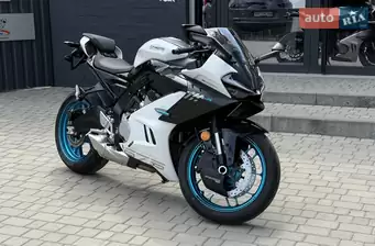 Cf moto 675 SR-R