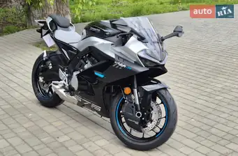 Cf moto 675 SR-R
