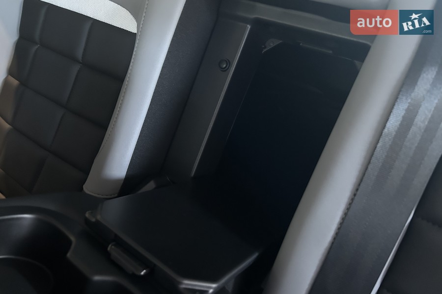 Citroen C4 - фото 10