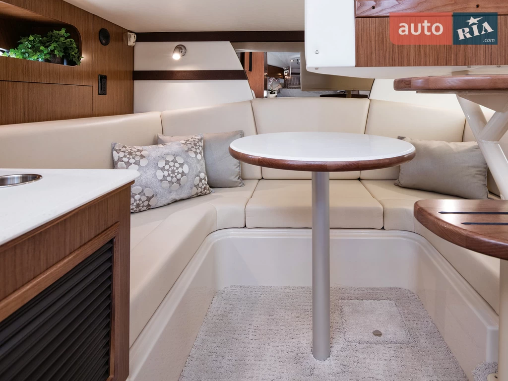 Cruisers Yachts Express Base