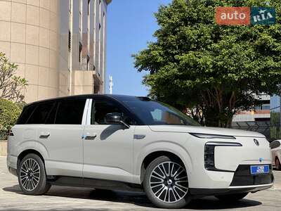 Denza N8L Flagship DM-i 2.0T HEV (762 к.с.) 4WD 2025