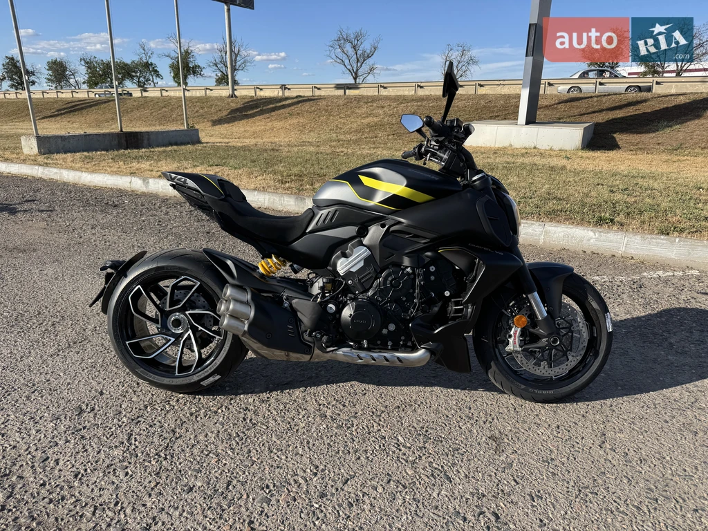 Ducati Diavel V4 1158 Granturismo