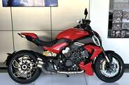 Ducati Diavel V4 1158 Essential