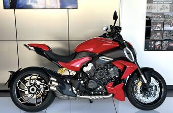 Ducati Diavel V4 1158 2025 Essential