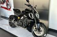 Ducati Diavel V4 1158 Essential