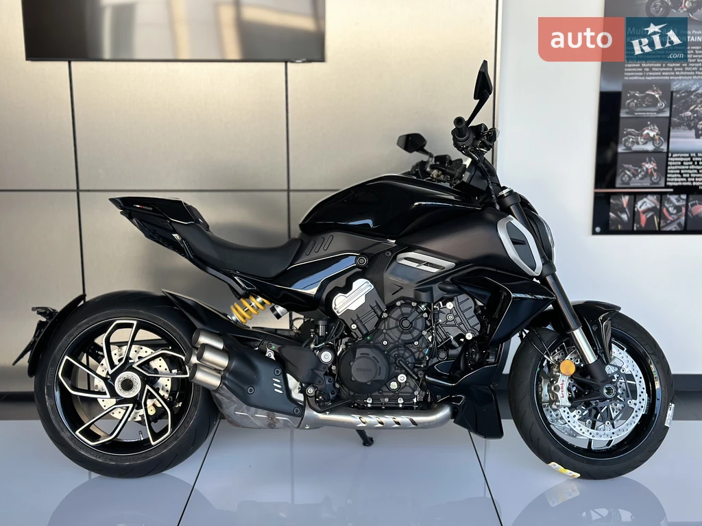 Ducati Diavel V4 1158 Essential