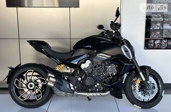 Ducati Diavel V4 1158 2025 Essential