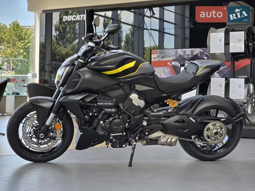 Ducati Diavel Essential