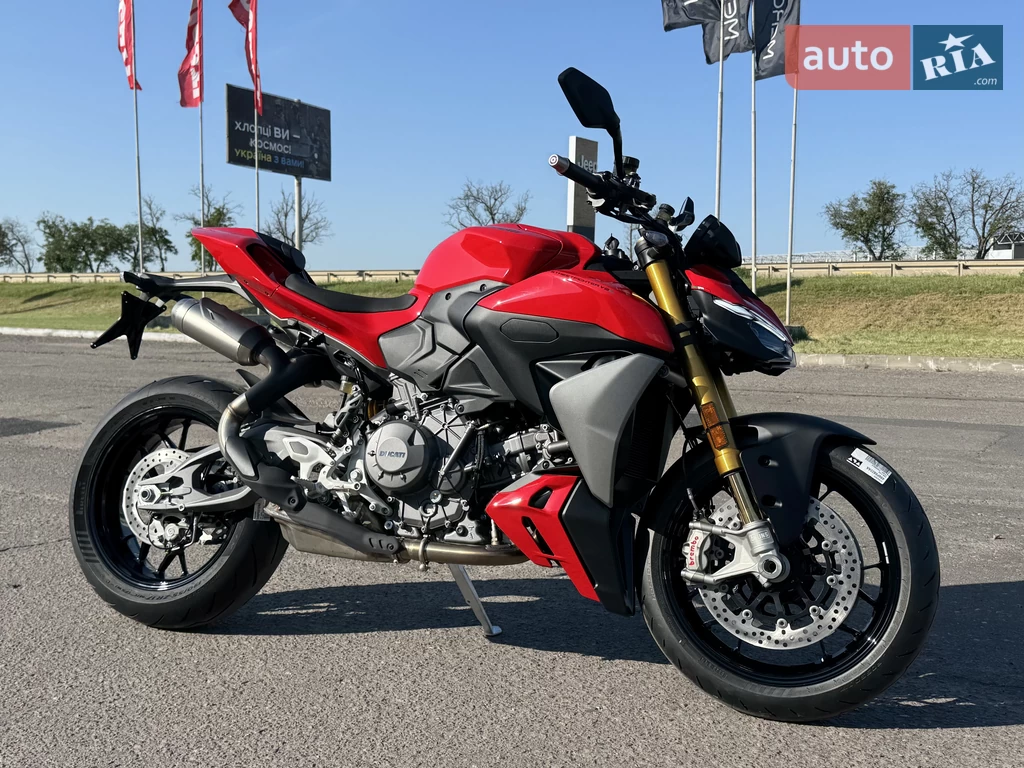 Ducati Streetfighter Essential