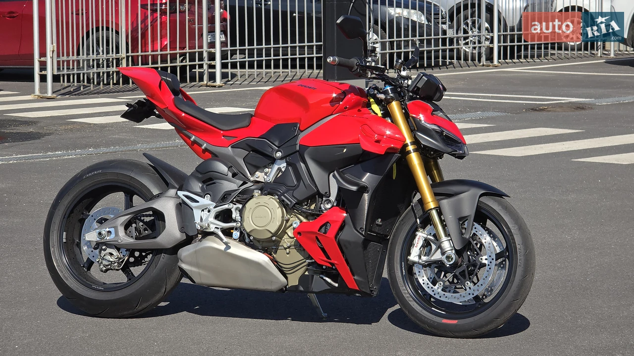 Ducati Streetfighter Essential